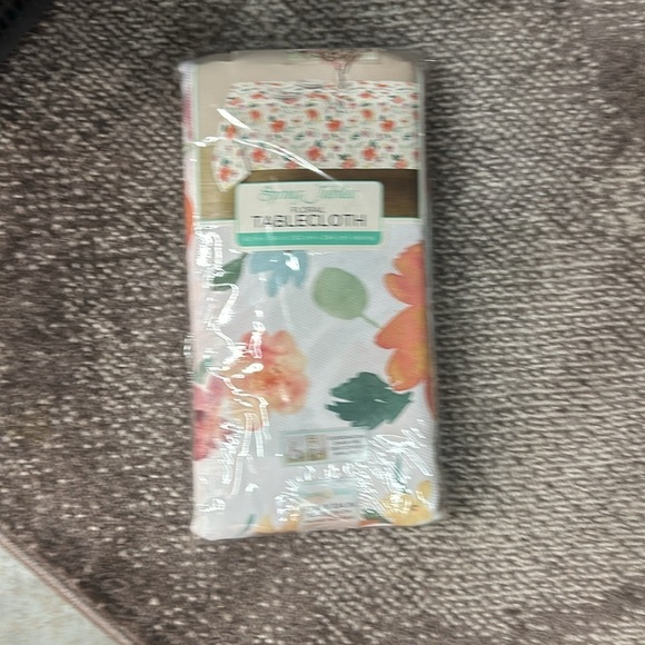 New table  cloth - Picture 2 of 2